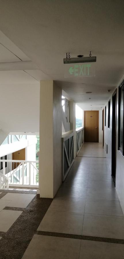 Pine Suites Tagaytay 2 Bedroom W/ Netflix And Parking, Wifi, Balcony, And Great View Tagaytay City Exterior photo